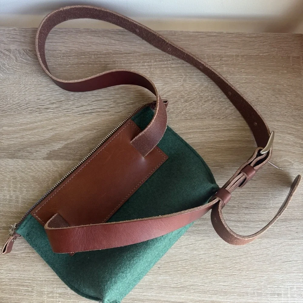 HejLov Narvajo 100% Merino Wool Boya Sling Bag | Green Brown Retail $165 Classic